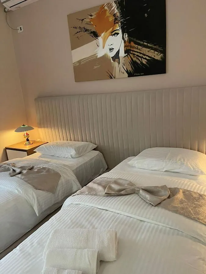 טיראנה Kejsi Apartments אלבניה